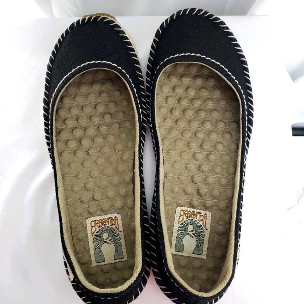 Simple sustainable black espadrille flats sz 9.5